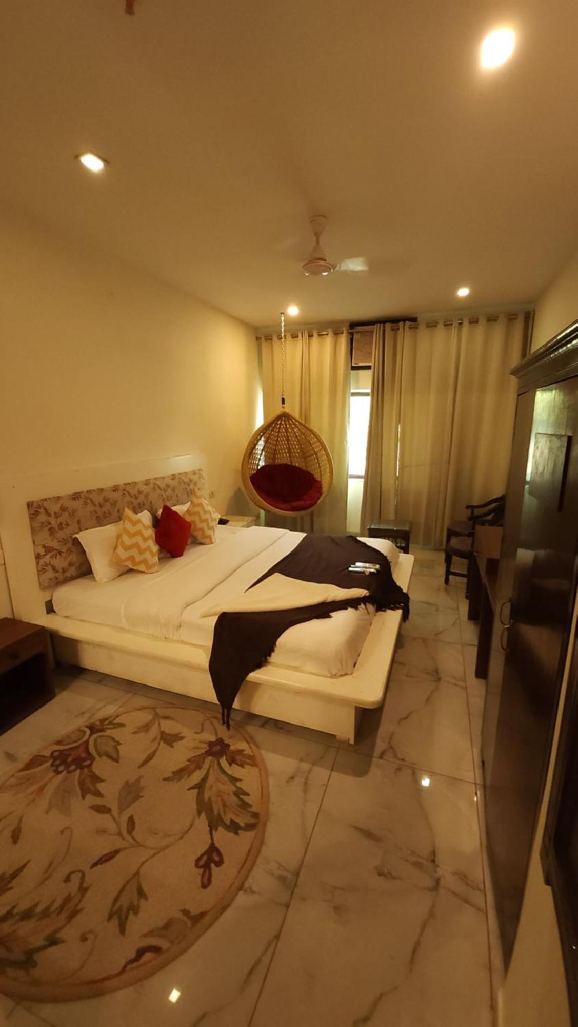 Hotel Vrs Inns Chandīgarh エクステリア 写真