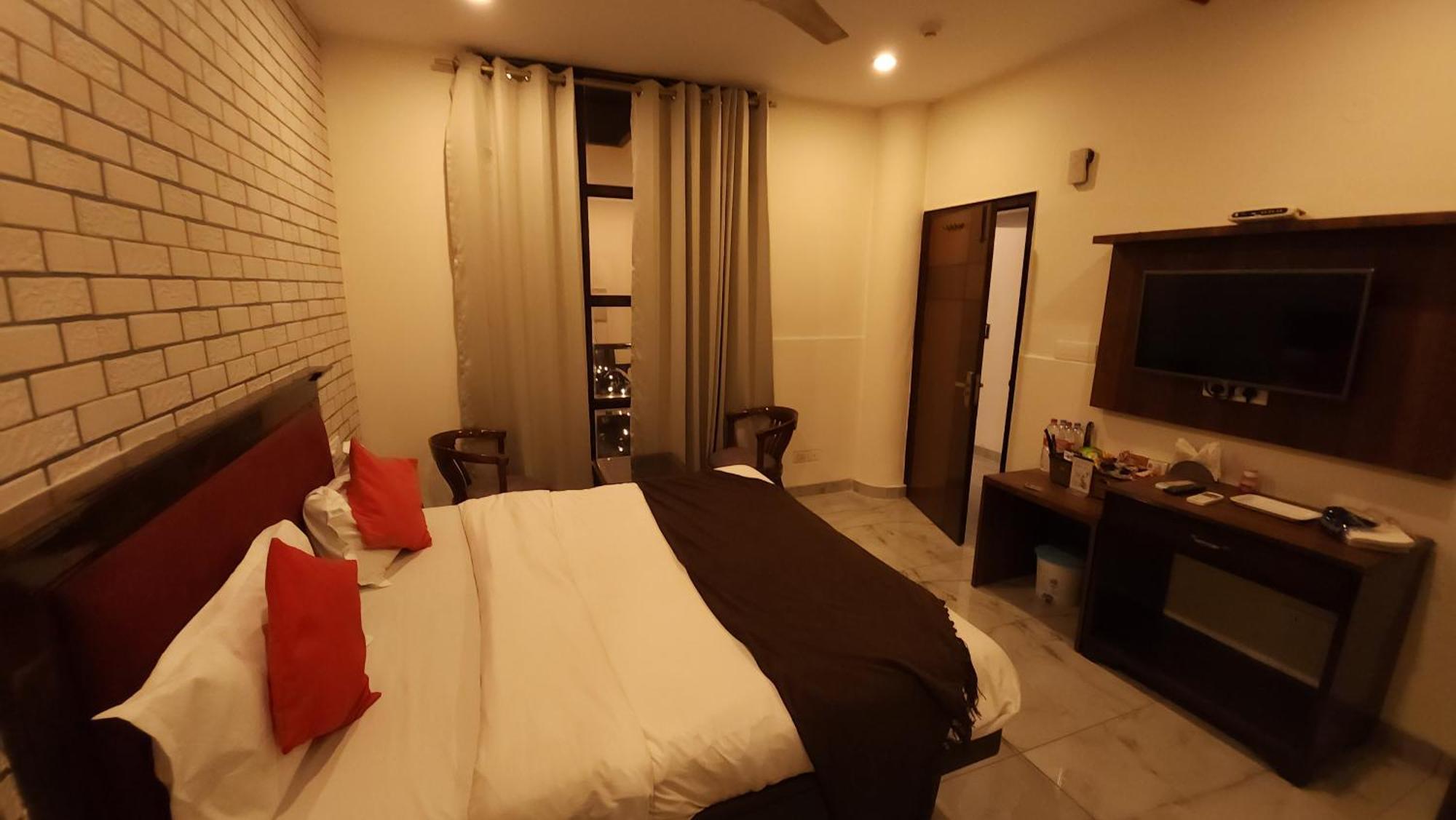 Hotel Vrs Inns Chandīgarh エクステリア 写真