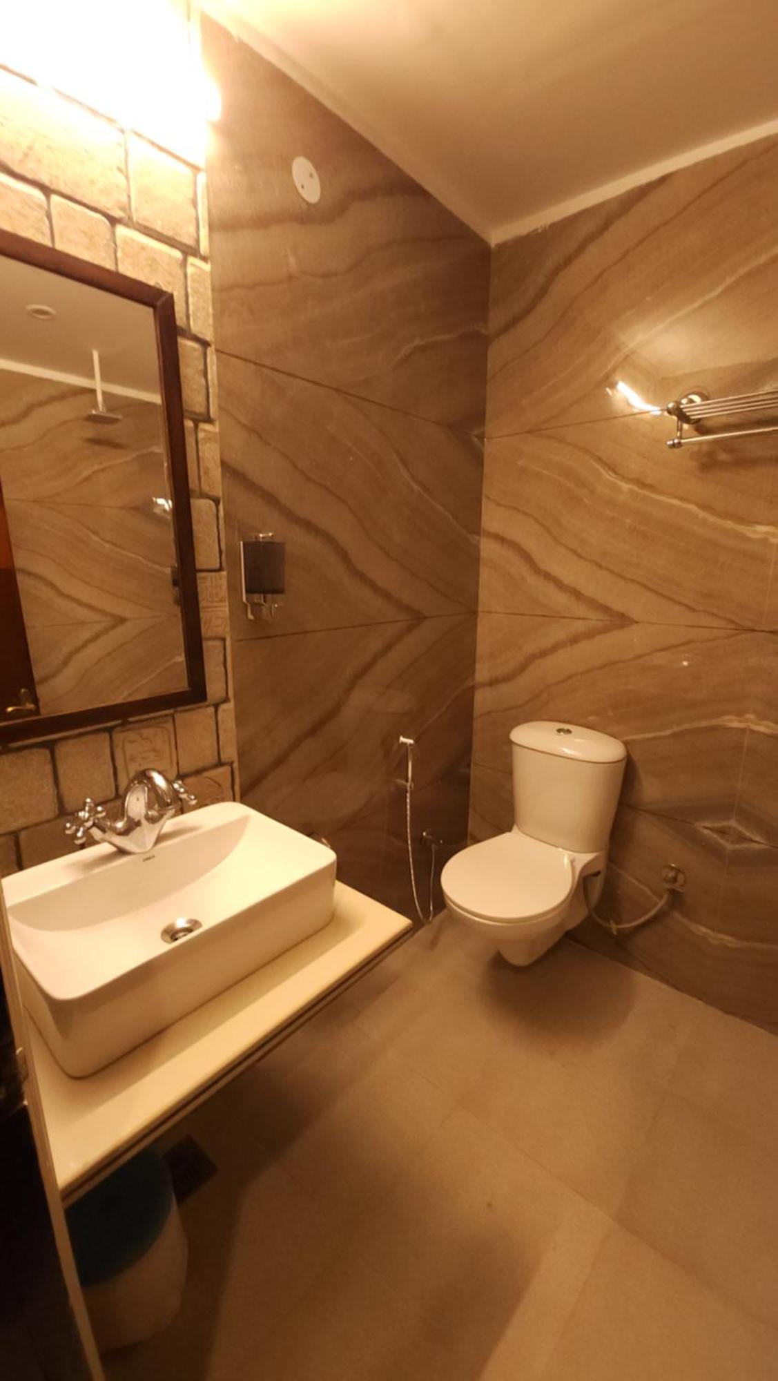 Hotel Vrs Inns Chandīgarh エクステリア 写真