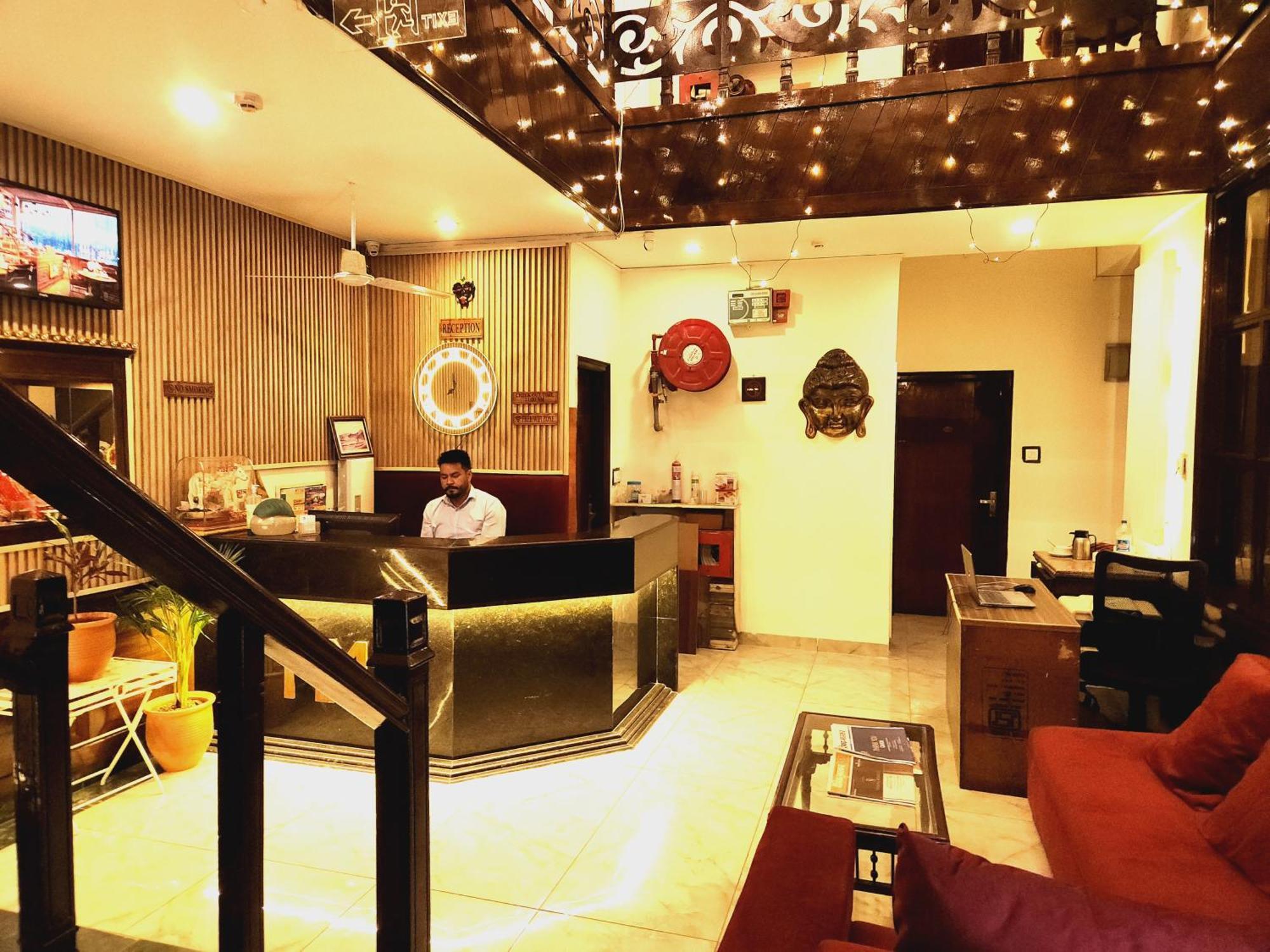 Hotel Vrs Inns Chandīgarh エクステリア 写真