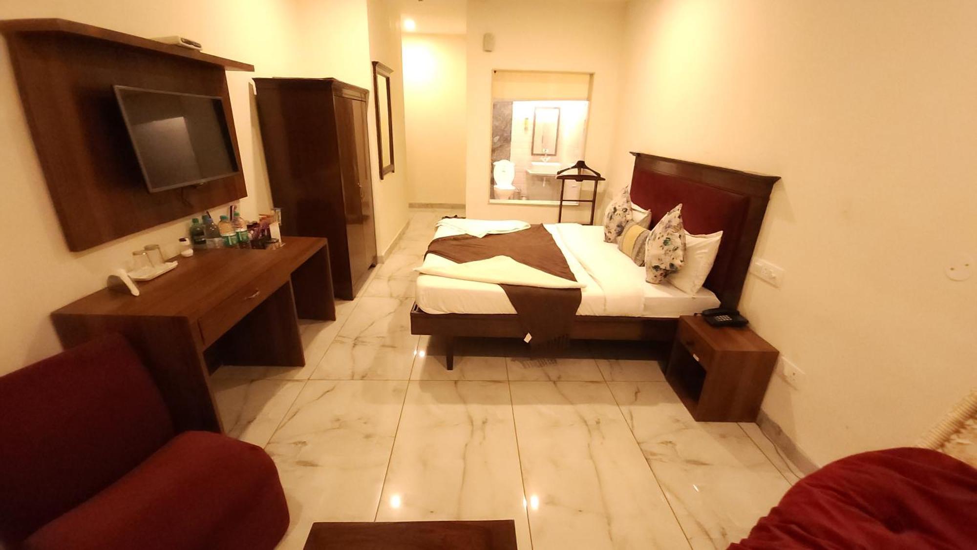 Hotel Vrs Inns Chandīgarh エクステリア 写真