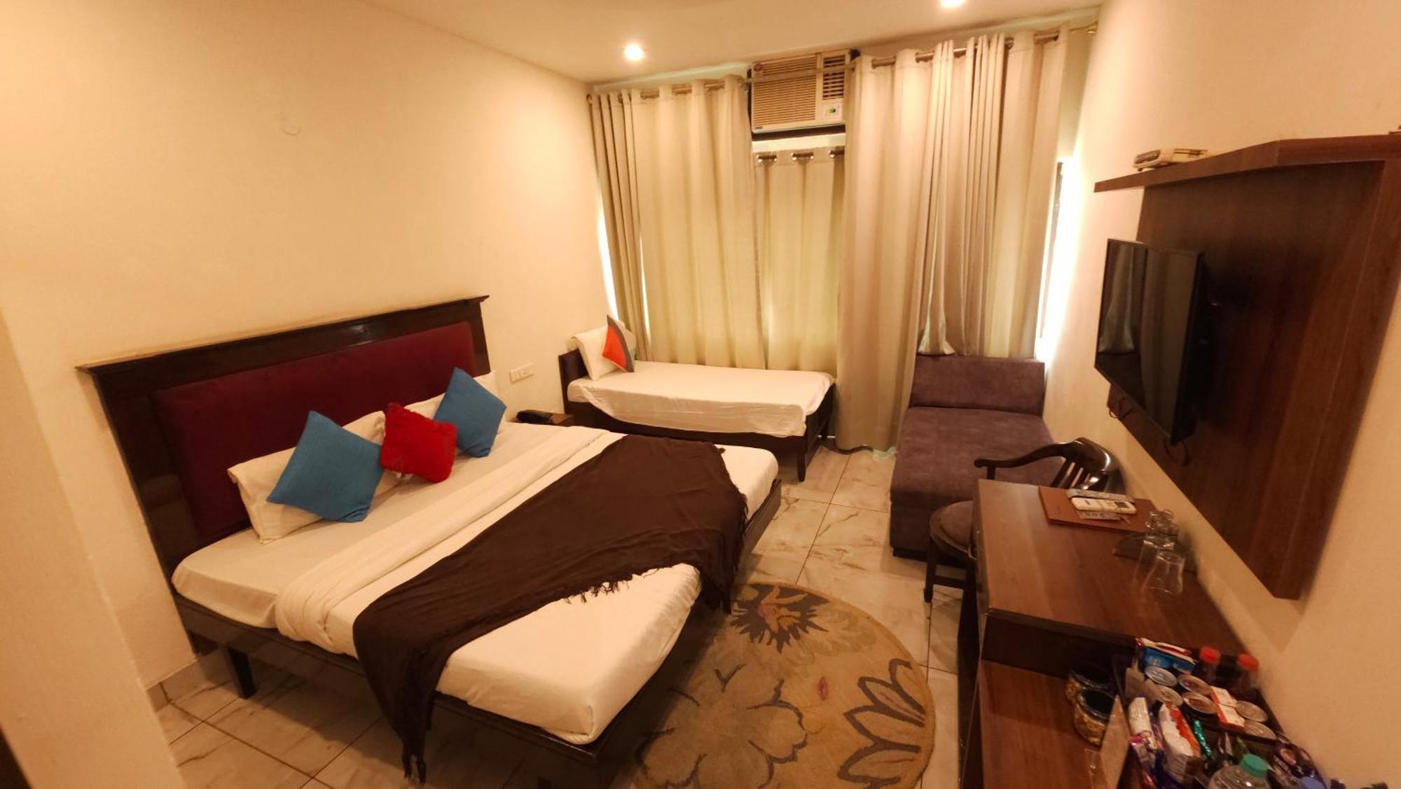 Hotel Vrs Inns Chandīgarh エクステリア 写真