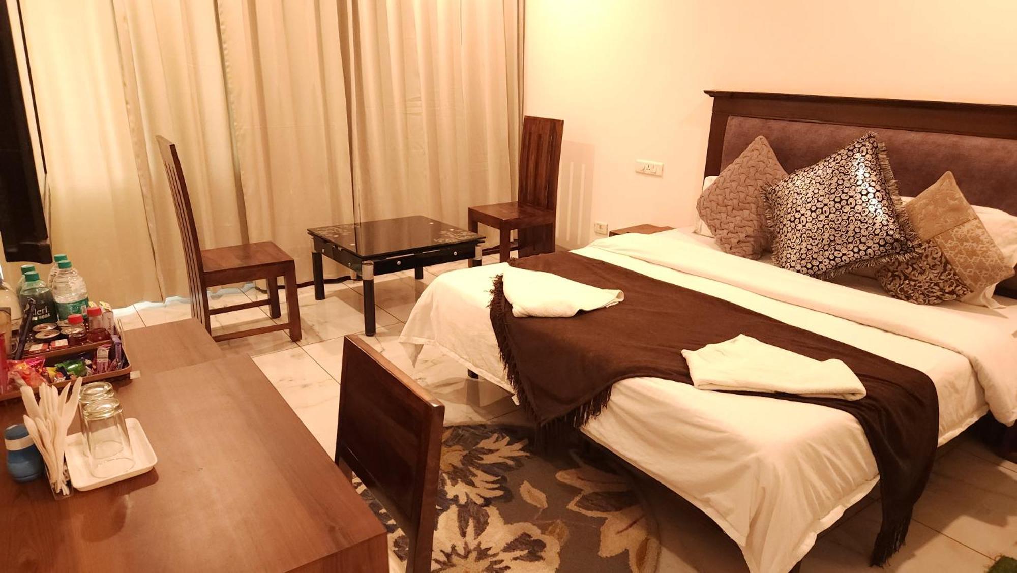 Hotel Vrs Inns Chandīgarh エクステリア 写真